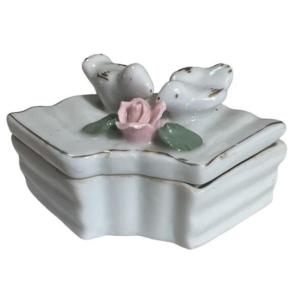 TRINKET BOX Vintage Small Porcelain Box with 2 Birds and 1 Flower - Picture 1 of 12